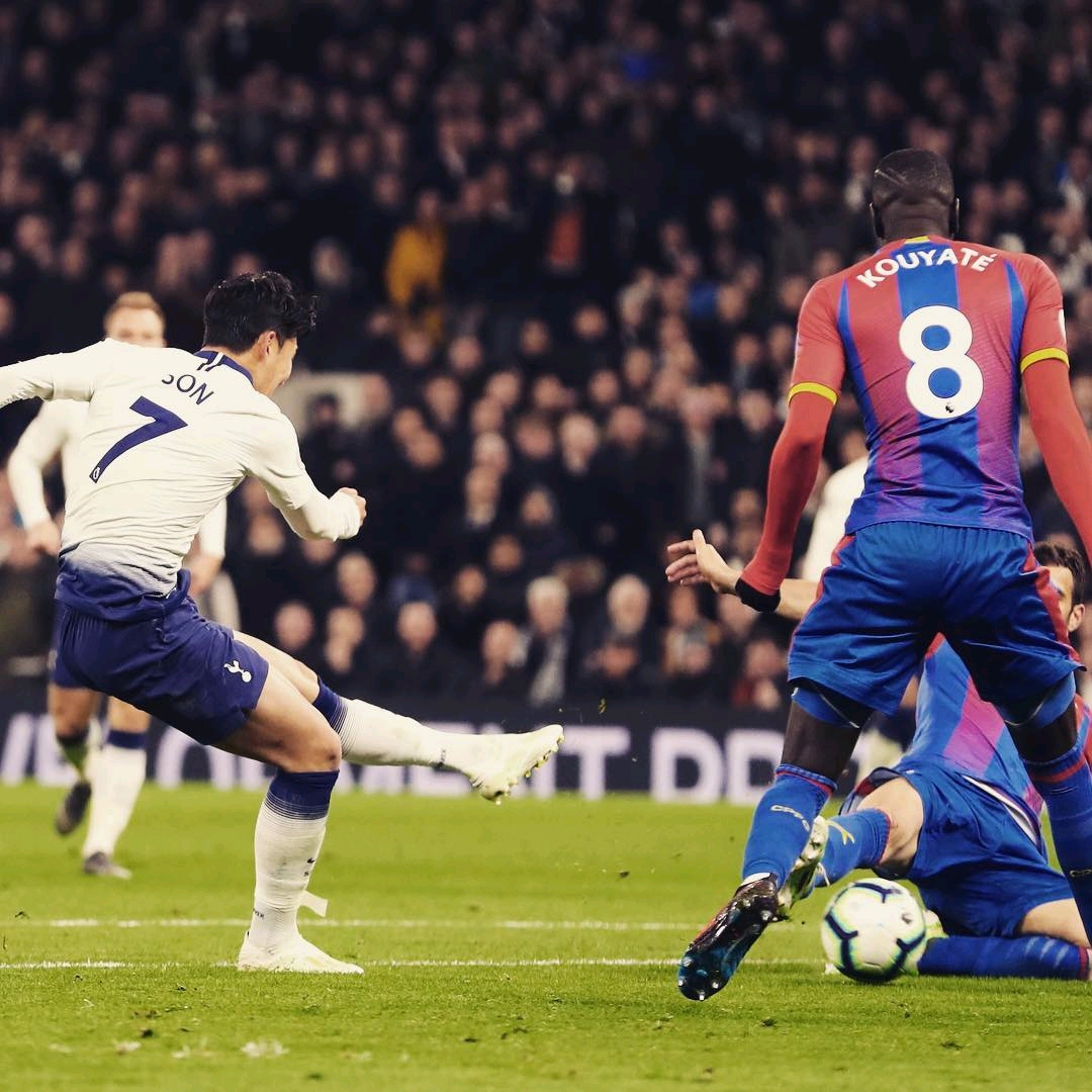 纽卡斯尔联发布2025-26赛季第三球衣：伊萨克、托纳利等出镜.